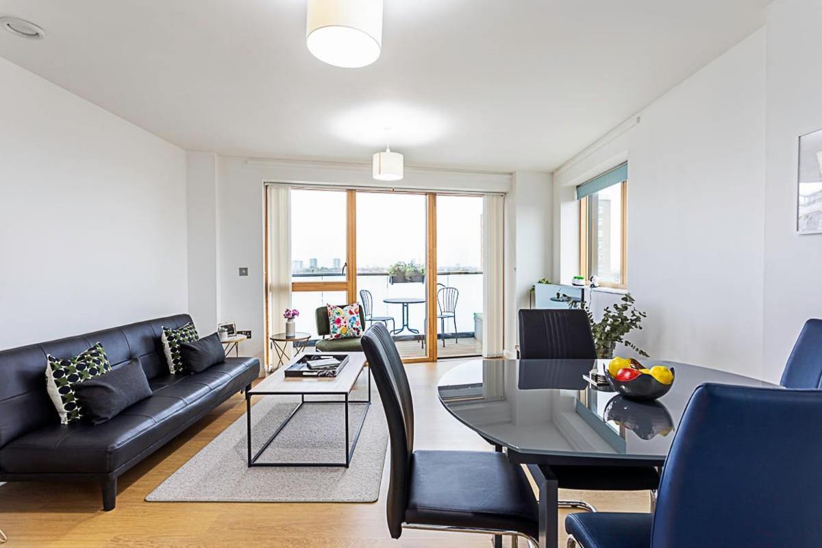 Trendy Queen'S Park Apartment With Views Across Лондон Экстерьер фото