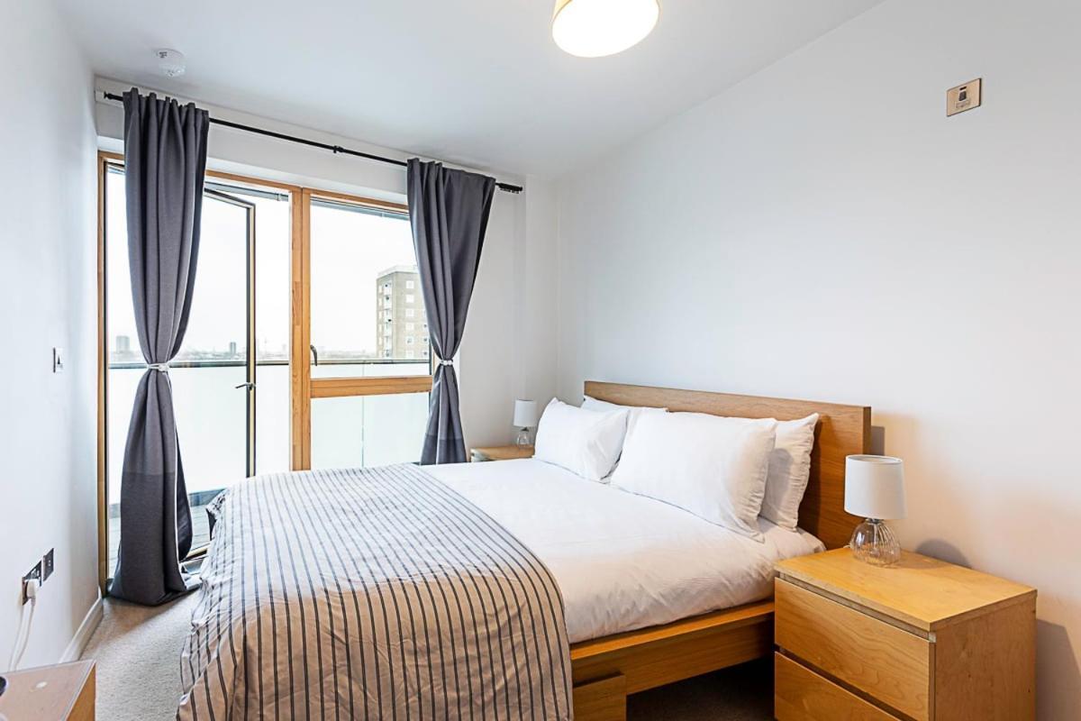 Trendy Queen'S Park Apartment With Views Across Лондон Экстерьер фото